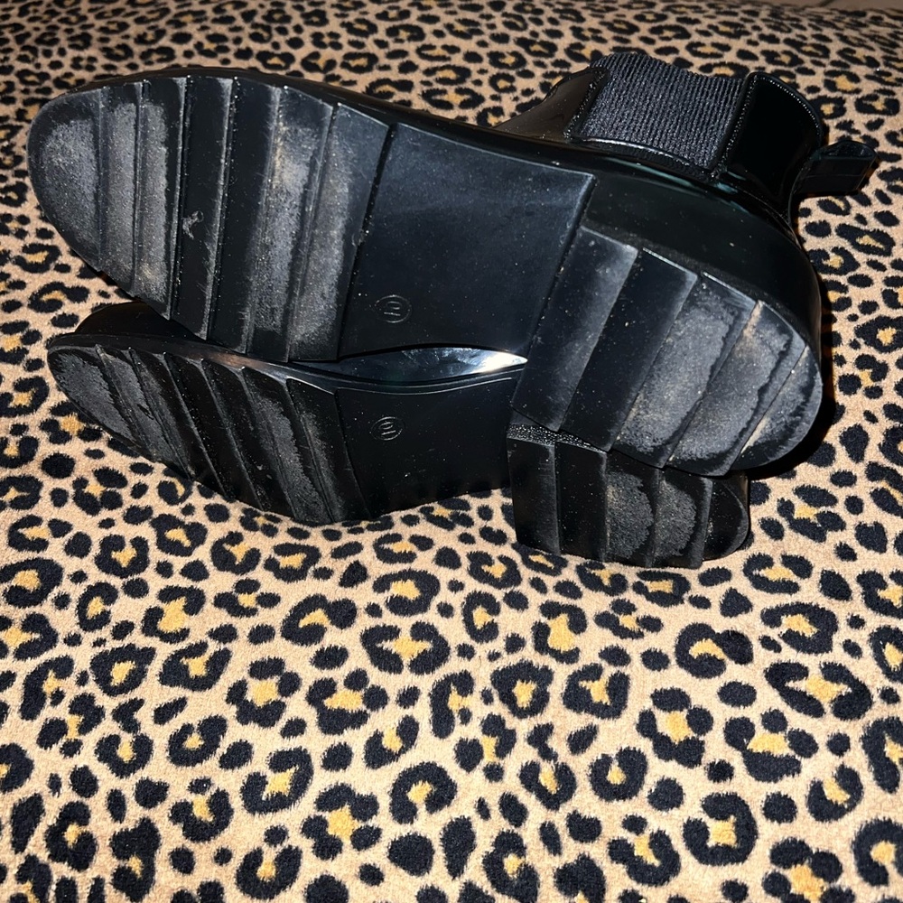 Stylish Black Women's Boots - Picture 5 of 8